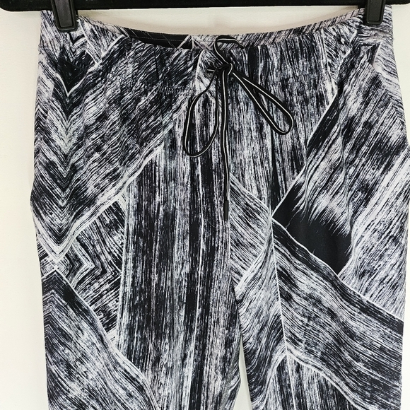 EUC Lululemon Jet Crop Pant Jogger Heat Wave size 6 Medium - Picture 3 of 15